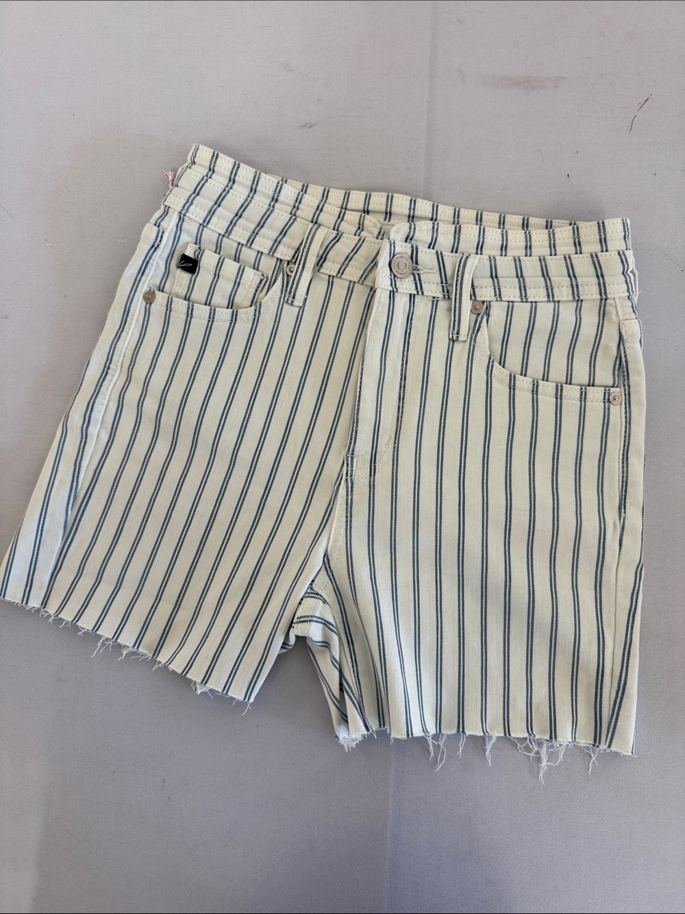 KANCAN Stripe & distressed denim short